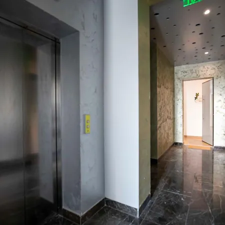 Luxe Pearl Towers Apartment