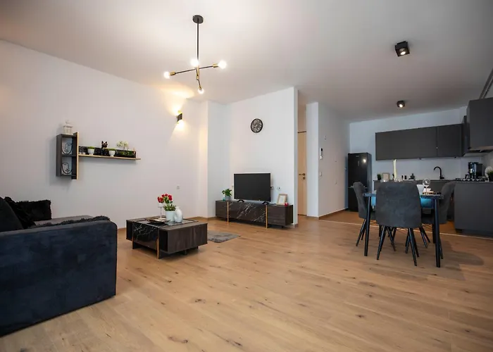 Luxe Pearl Towers Апартаменти *