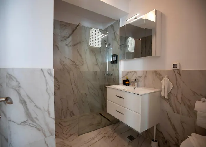 Апартаменти Luxe Pearl Towers Бухарест