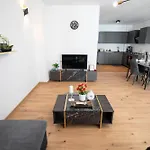 Апартаменти Luxe Pearl Towers Бухарест