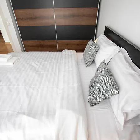 Luxe Pearl Towers Апартаменты *