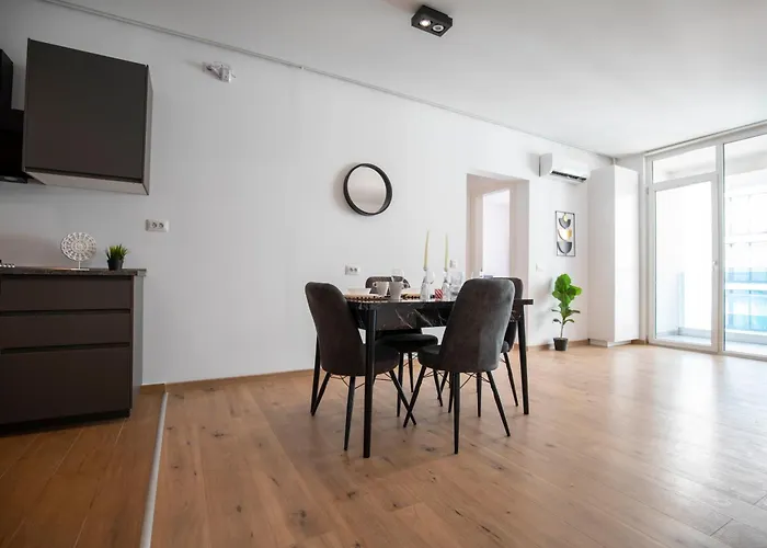 Апартаменты Luxe Pearl Towers *